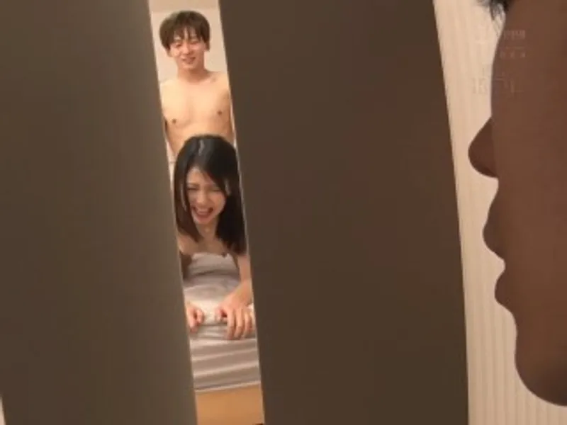 Thanh niên đang vụng trộm với chị hàng xóm thì anh chồng yêu về...