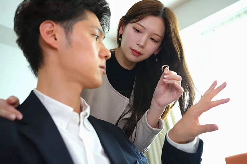 Cô vợ đi đi chơi, anh xã ở nhà bị nhỏ em người vợ gạ đụ không trượt phát nào
