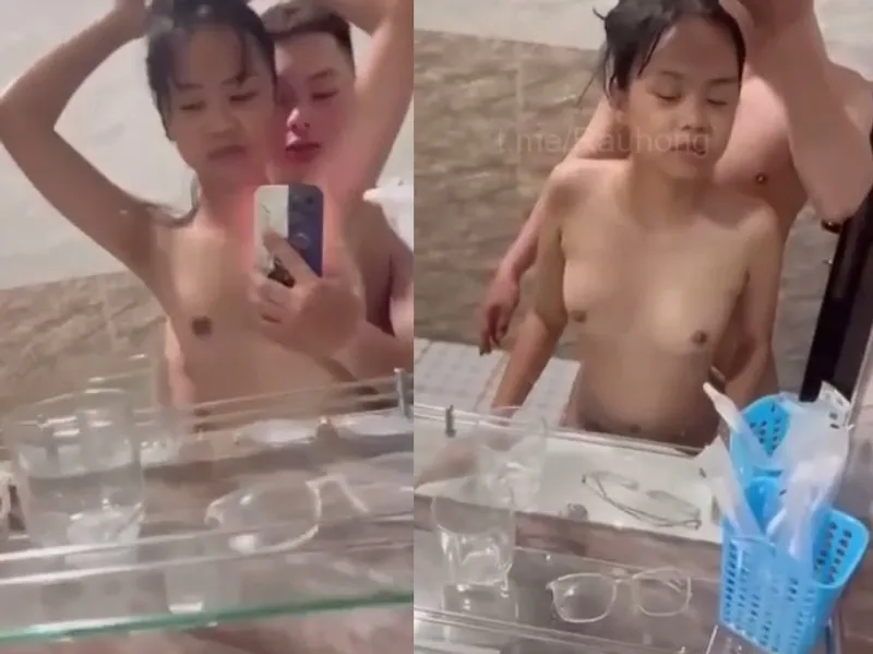 Thon gọn em cùng thằng bồ đụ trước gương quay kỉ niệm